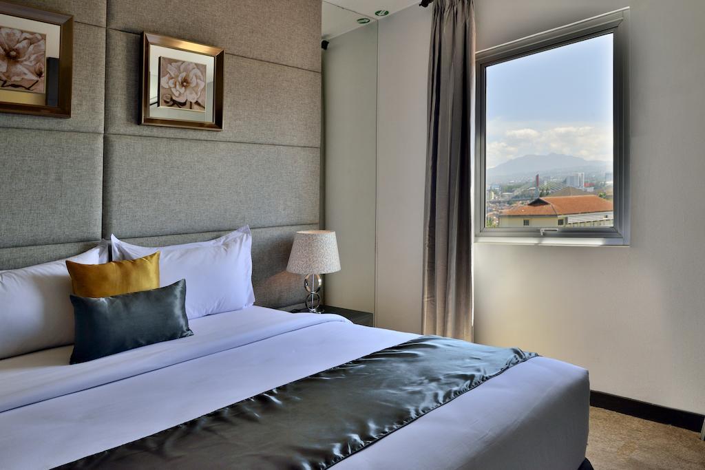 Serela Merdeka By Kagum Hotels Bandung Exterior foto
